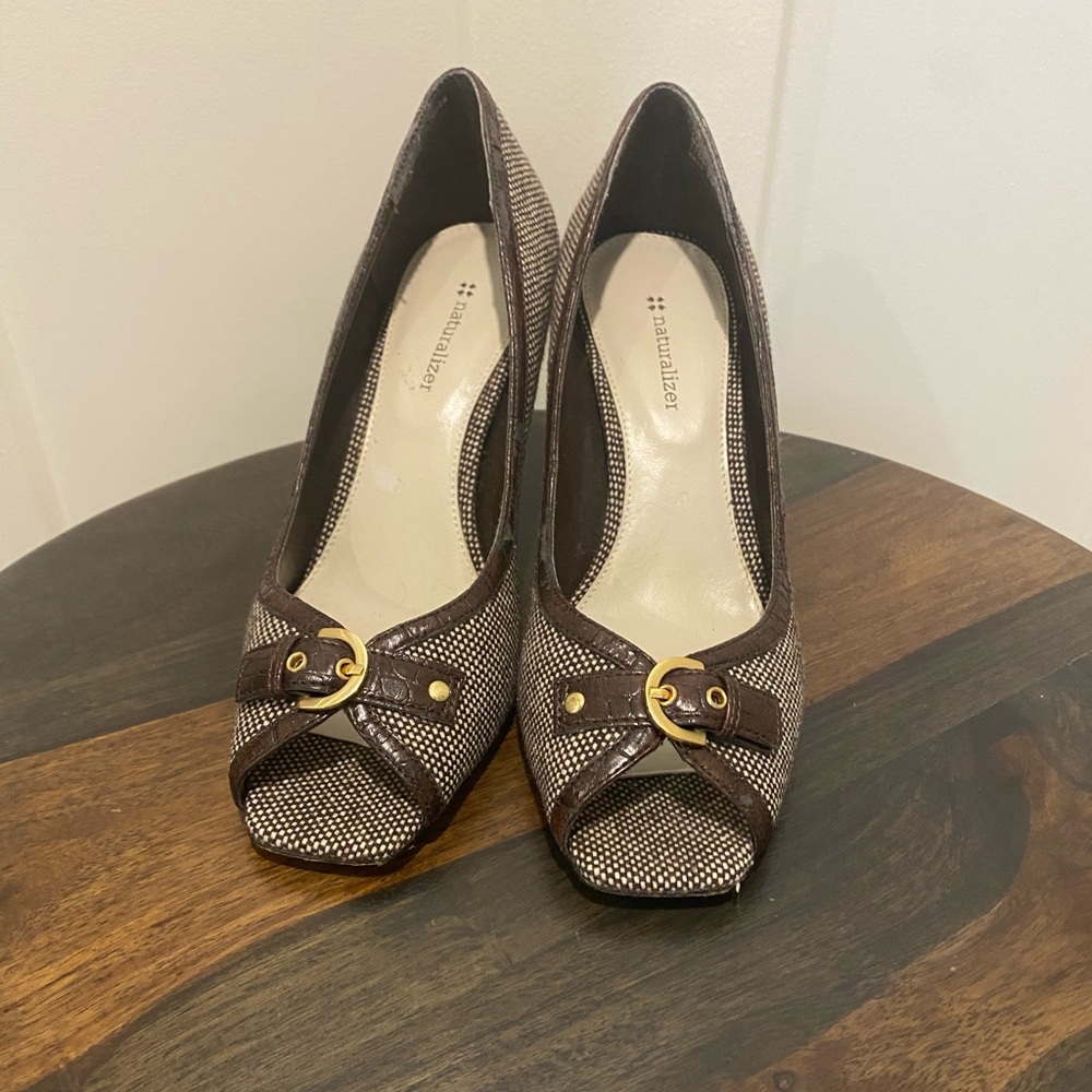 Vintage Naturalizer peep toe pumps